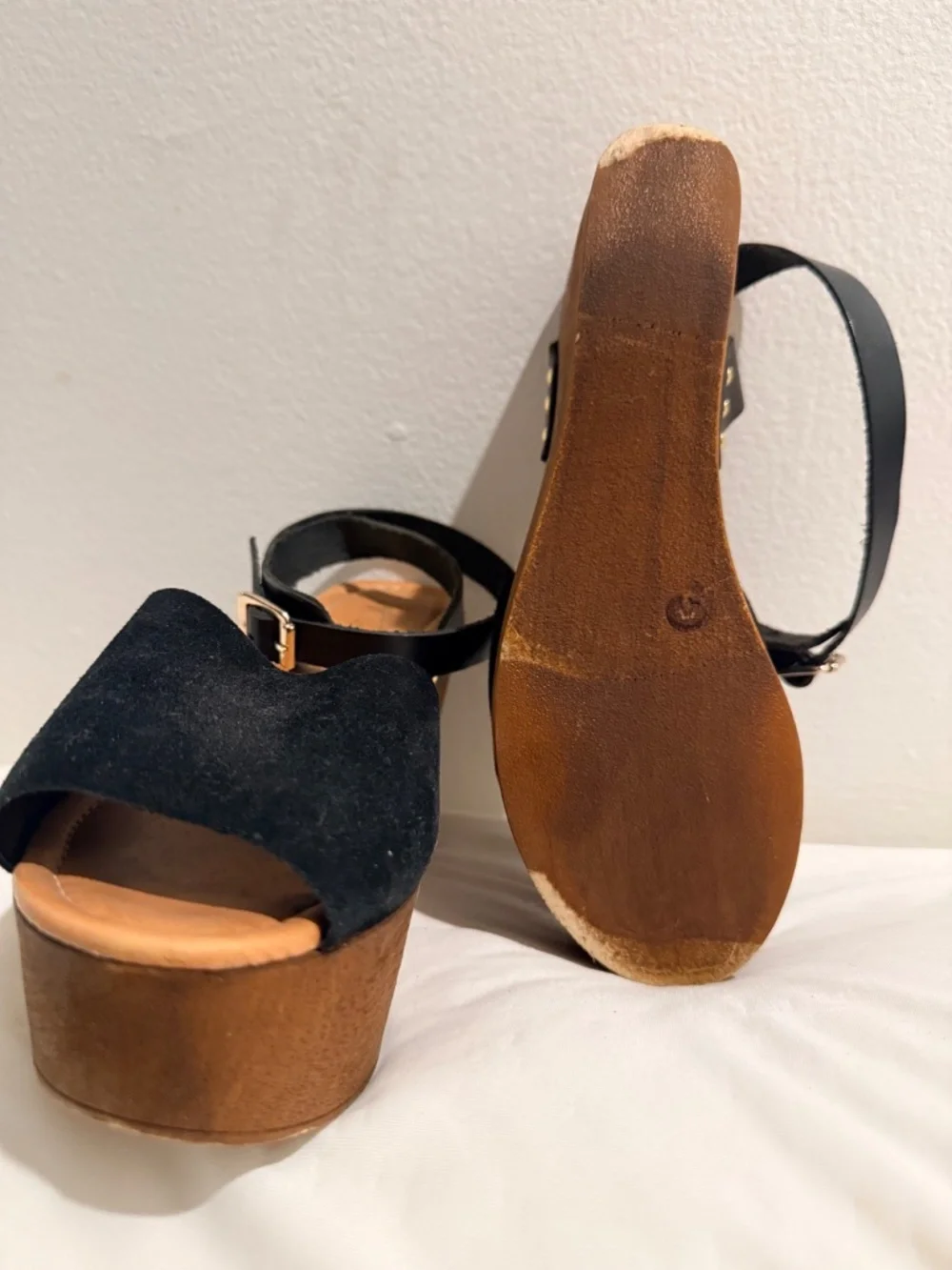 Seychelles Forward Platform Wedges - black suede